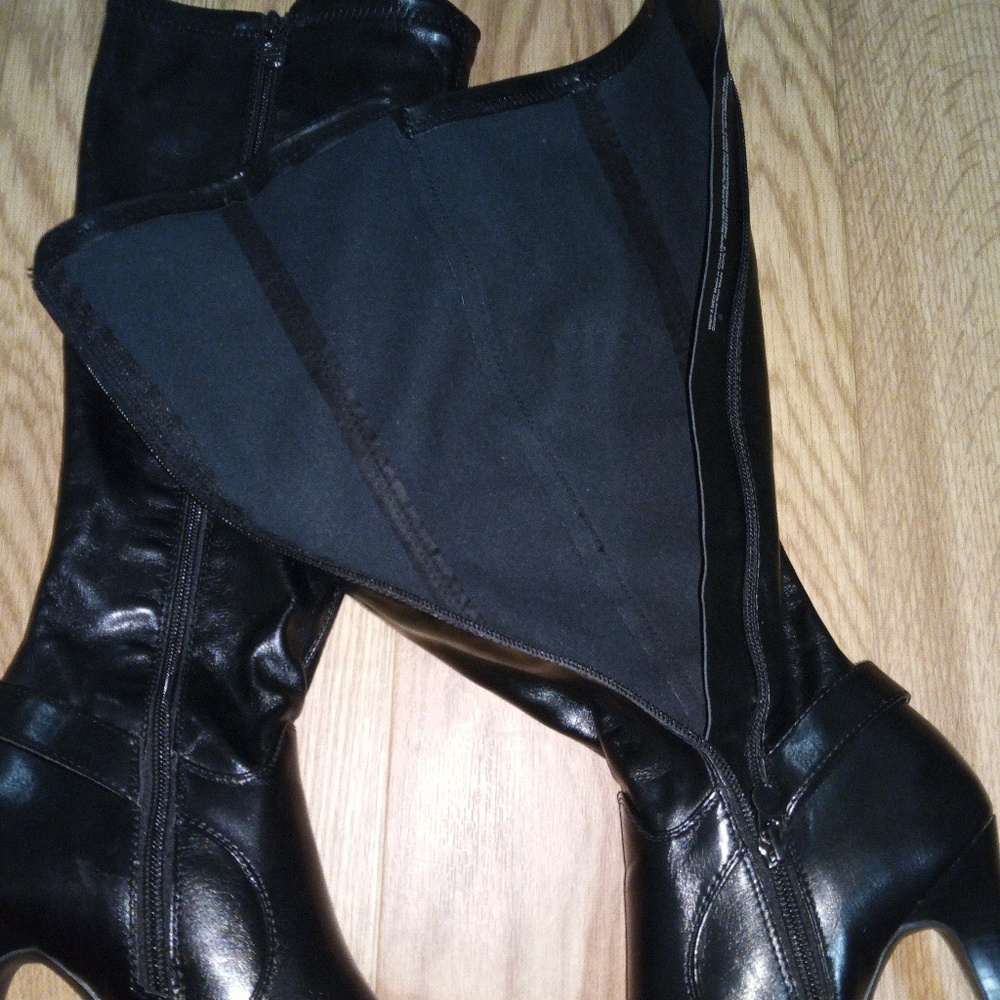 Boots - Picture 4 of 8